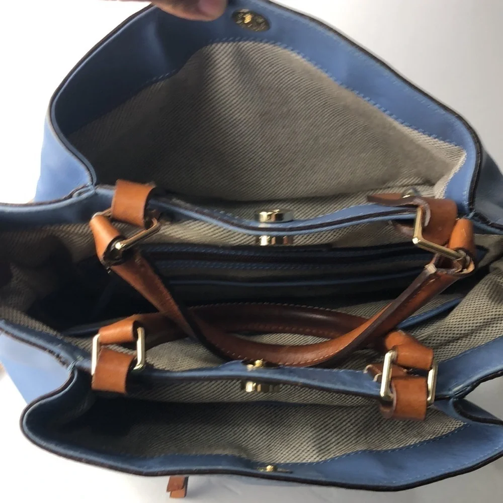 Dooney & Bourke this gorgeous